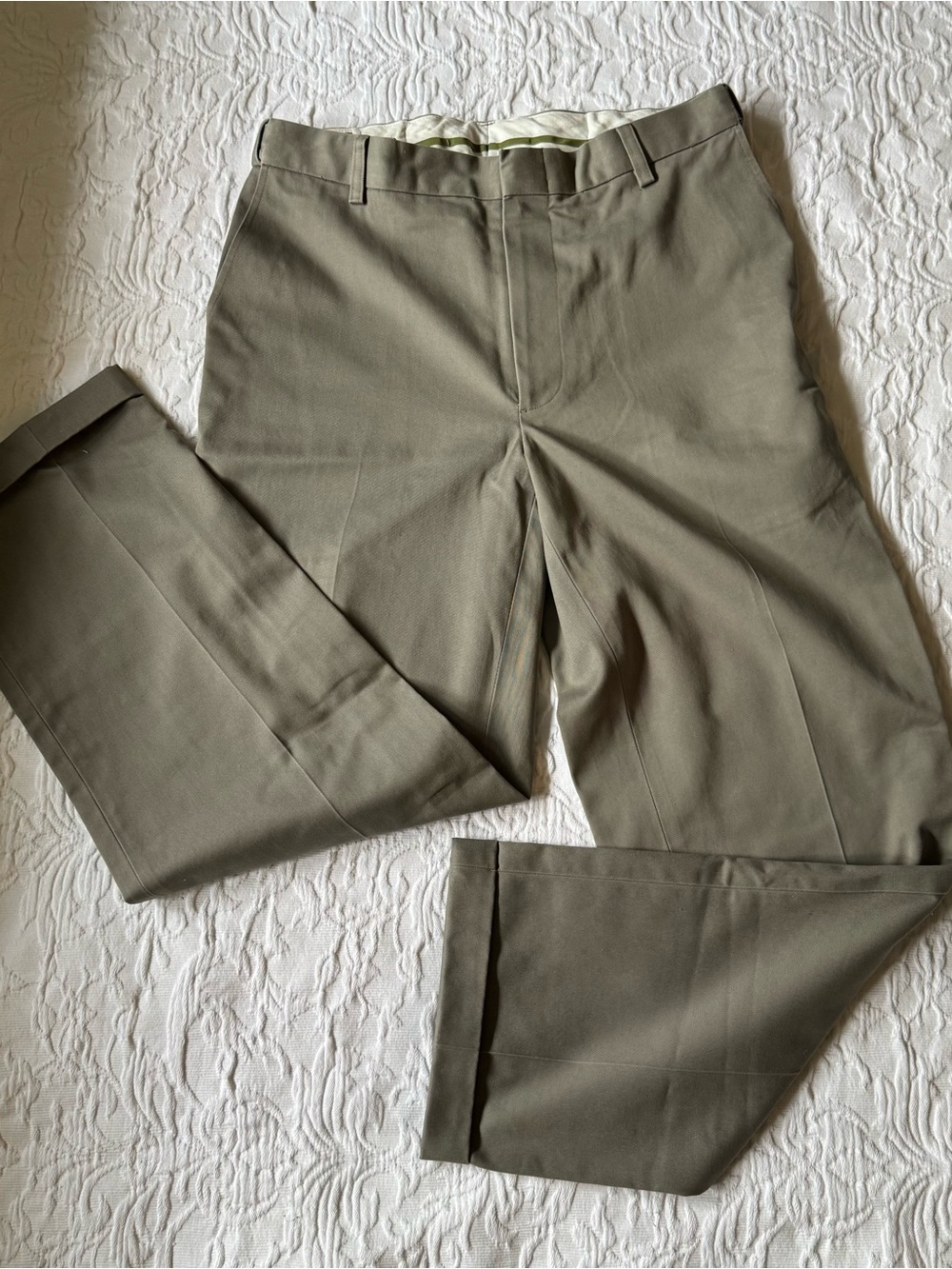 Orvis Men's Chinos in Olive Green